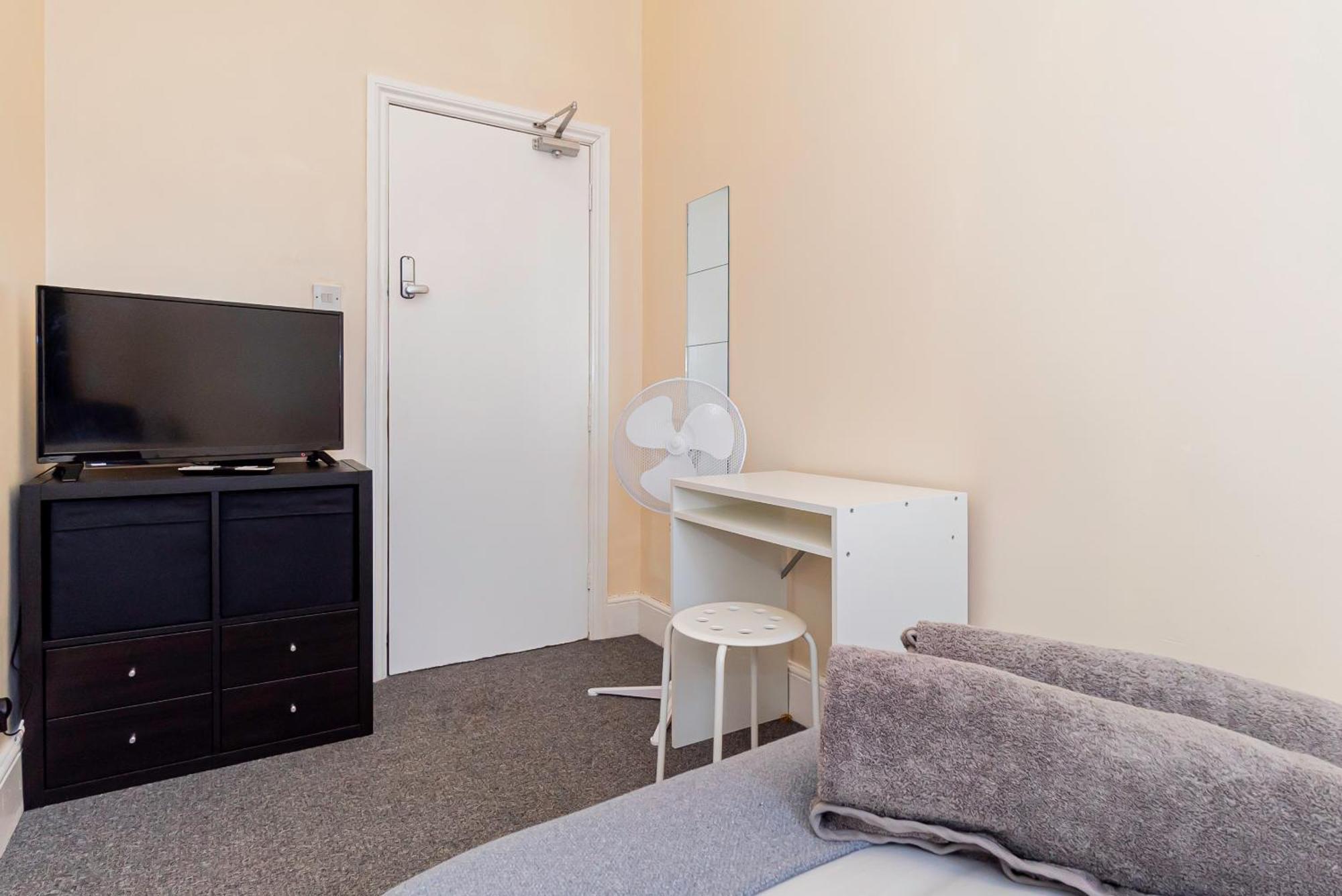 Shirley House 5, Guest House, Self Catering, Self Check In With Smart Locks, Use Of Fully Equipped Kitchen, Close To City Centre, Ideal For Longer Stays And Fawley Contractors Southampton Kültér fotó