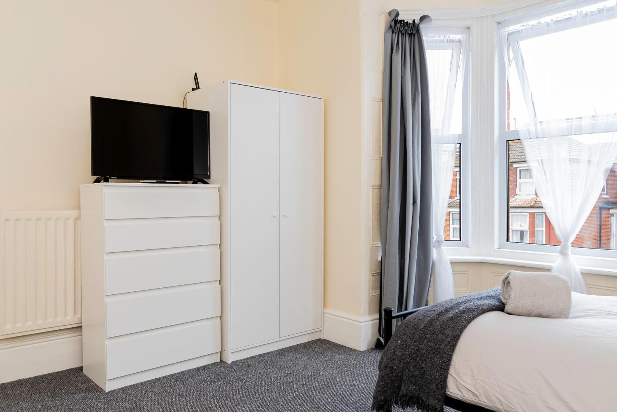 Shirley House 5, Guest House, Self Catering, Self Check In With Smart Locks, Use Of Fully Equipped Kitchen, Close To City Centre, Ideal For Longer Stays And Fawley Contractors Southampton Kültér fotó