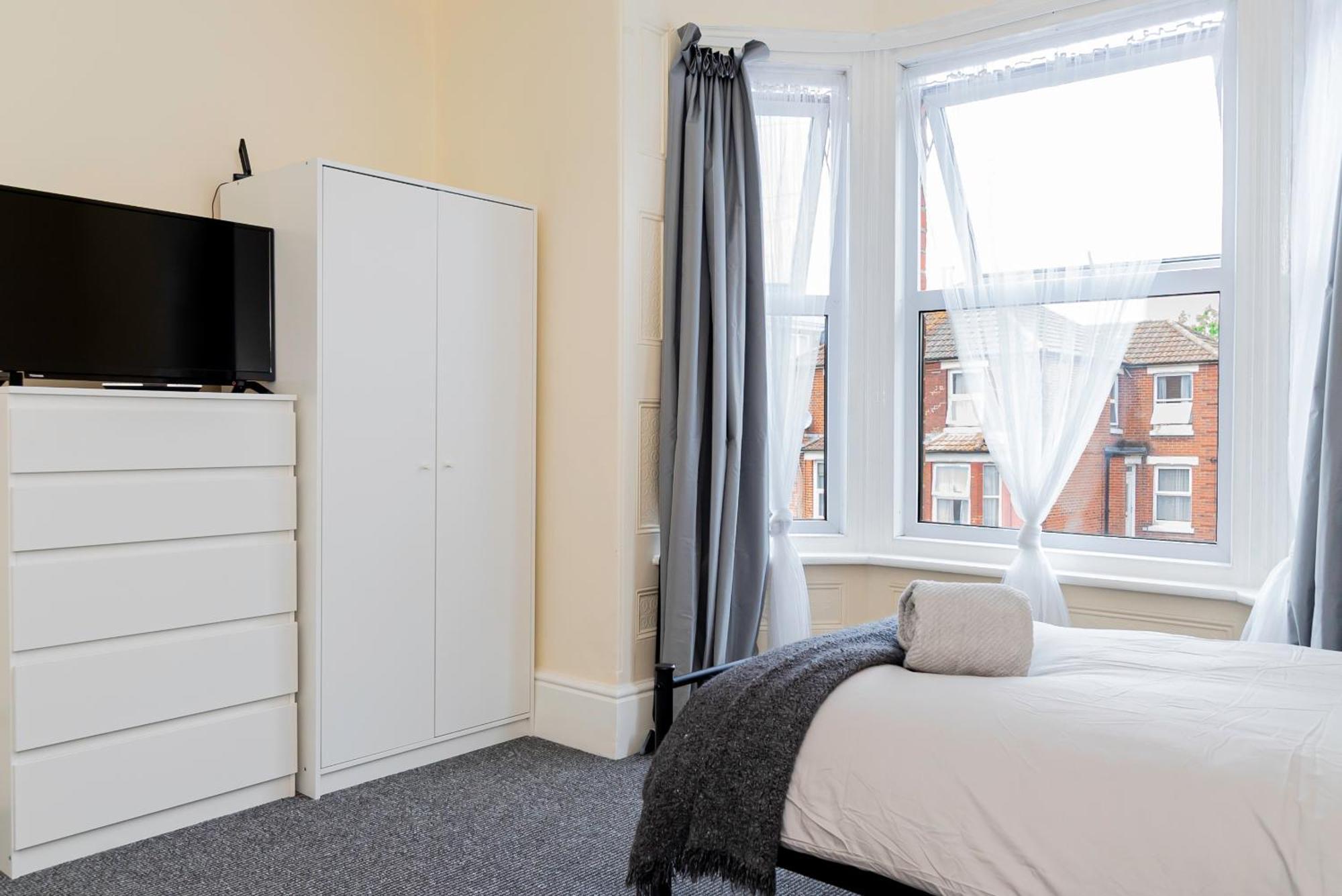 Shirley House 5, Guest House, Self Catering, Self Check In With Smart Locks, Use Of Fully Equipped Kitchen, Close To City Centre, Ideal For Longer Stays And Fawley Contractors Southampton Kültér fotó