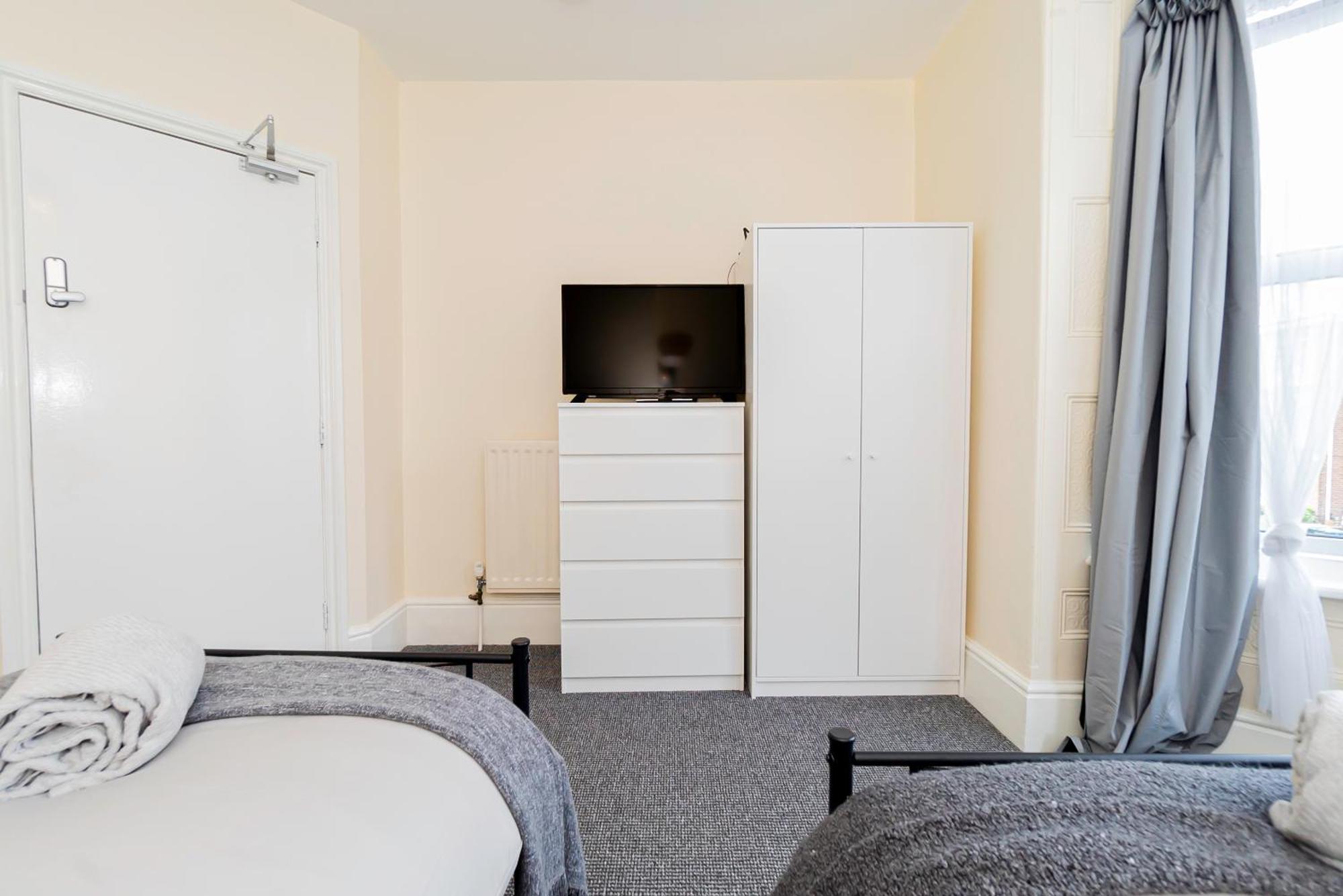 Shirley House 5, Guest House, Self Catering, Self Check In With Smart Locks, Use Of Fully Equipped Kitchen, Close To City Centre, Ideal For Longer Stays And Fawley Contractors Southampton Kültér fotó